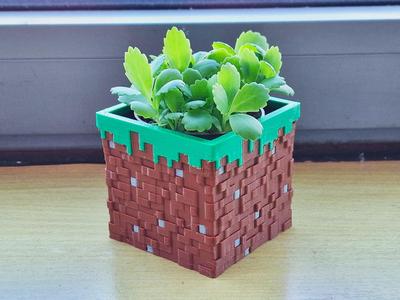 Minceraft dirt block plant pot and pencil holder