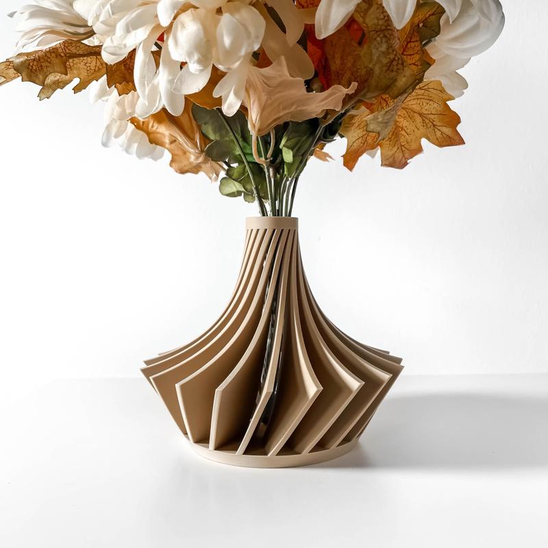 The Kario Short Vase, Modern and Unique Home Decor for Dried and Preserved Flower Arrangement