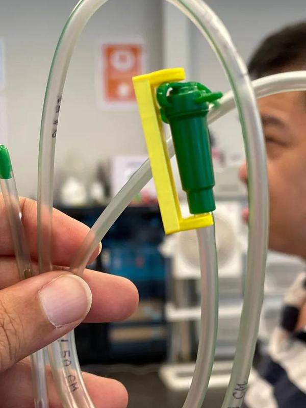 ANGIE: Feeding Tube Stopper Clamp by Francis