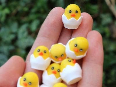Cute tiny hatching eggssss