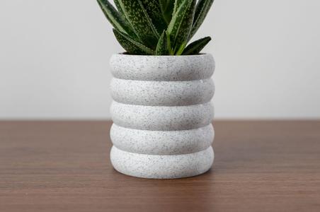Planter with Twist-Off Drip Tray – Bubbles