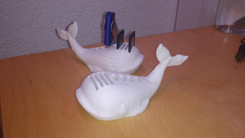 MobyStick – Whale USB and SD holder