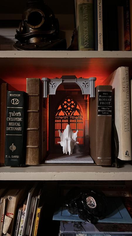 Spooky Swinging Halloween Ghost Book Nook