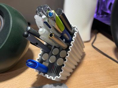 Modern minimalist pen holder