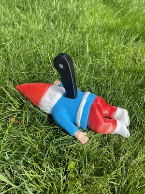 MURDERED GNOME WITH KNIFE FIGURINE – EASY PRINT