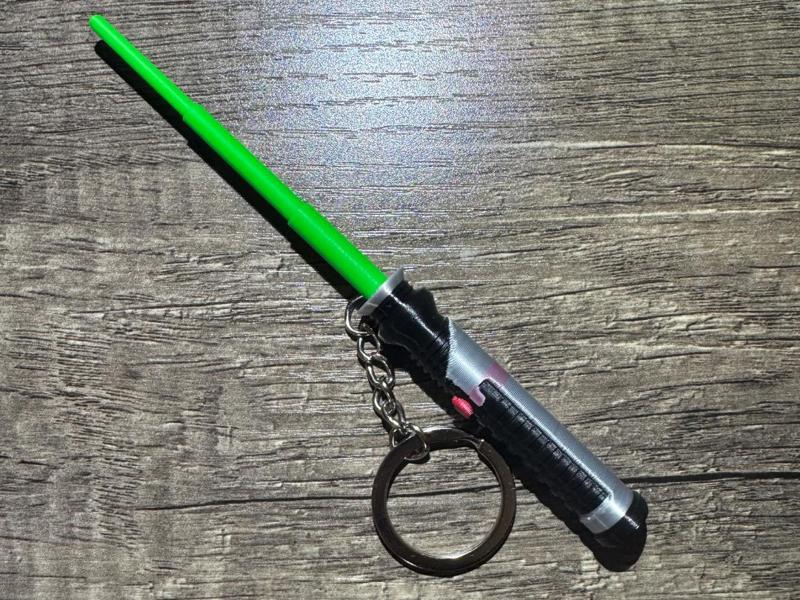 Qui-Gon Jinn Mini Keychain Lightsaber – Series 1