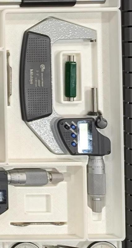 Mitutoyo 293-332-30 2-3″ Digital Micrometer Gridfinity Bin