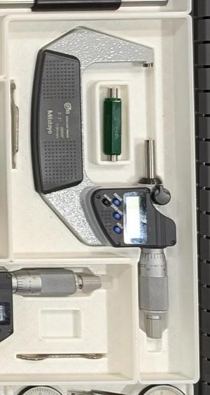 Mitutoyo 293-332-30 2-3″ Digital Micrometer Gridfinity Bin