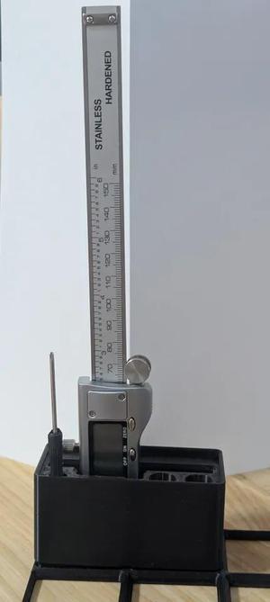 Gridfinity Caliper Holder (with screwdriver slot)