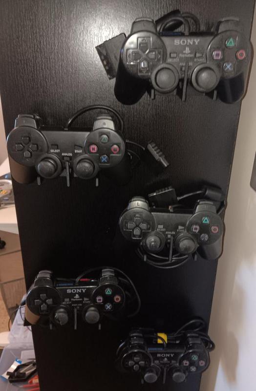 Playstation 1 and 2 Controller Wallmount