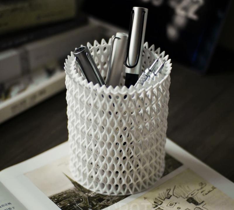 Weaving pen holder