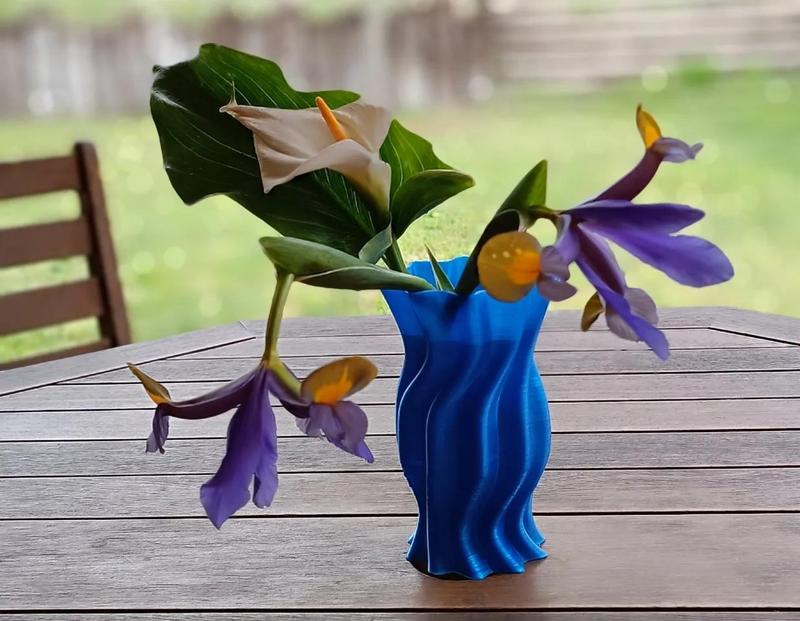 Flexible vase