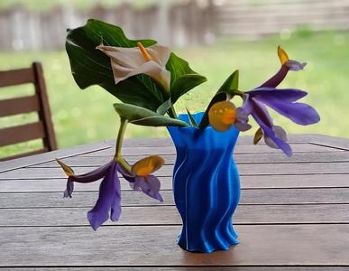 Flexible vase