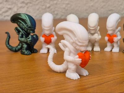 Alien Xenomorph in love, Valentine’s Day figurine