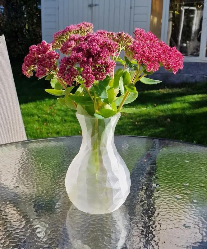Low poly Vase