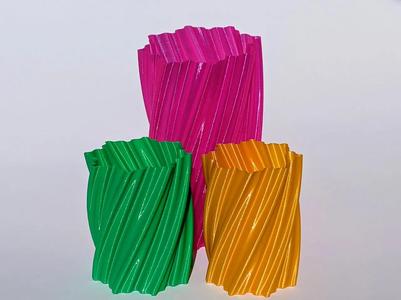 Quarter Spiral Twist Vase Nesting Desk Storage Container