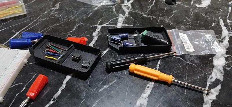 Lightweight Stackable Gridfinity Tray with lip   