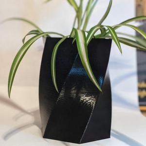 6Gon Twist Vase