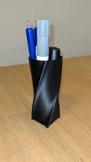 Snug pen holder (vase mode)