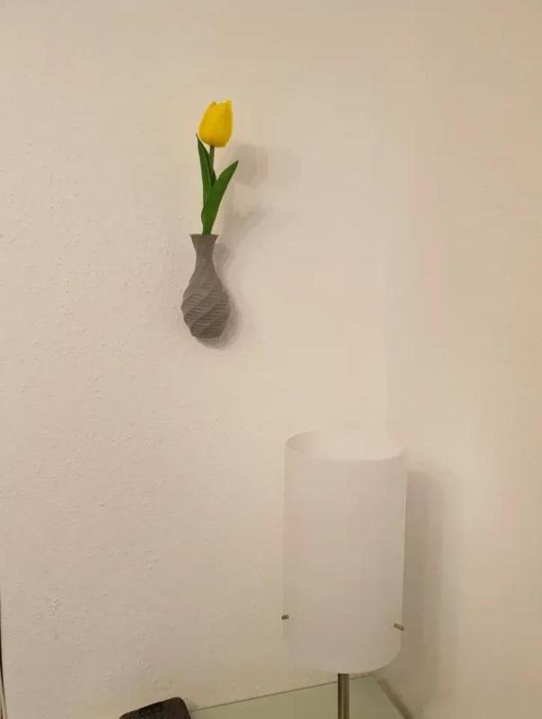 Low Poly Single Flower Vase Wall-Mounted