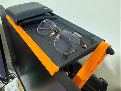 Simple monitor-top tray stand