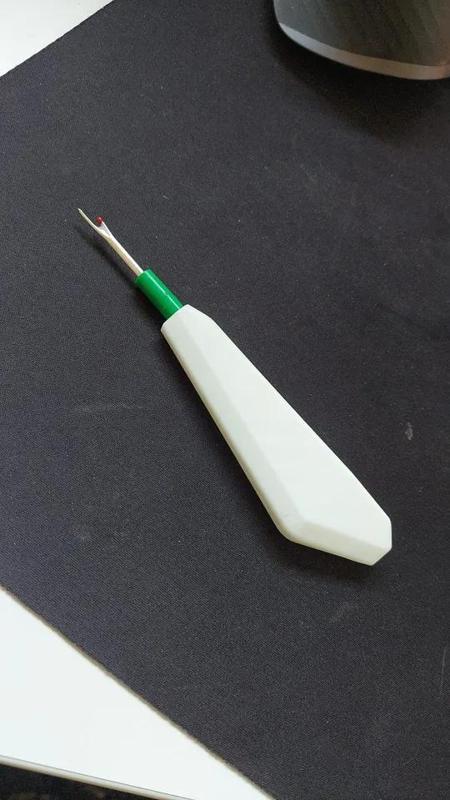 stitch ripper / seam ripper cap handle