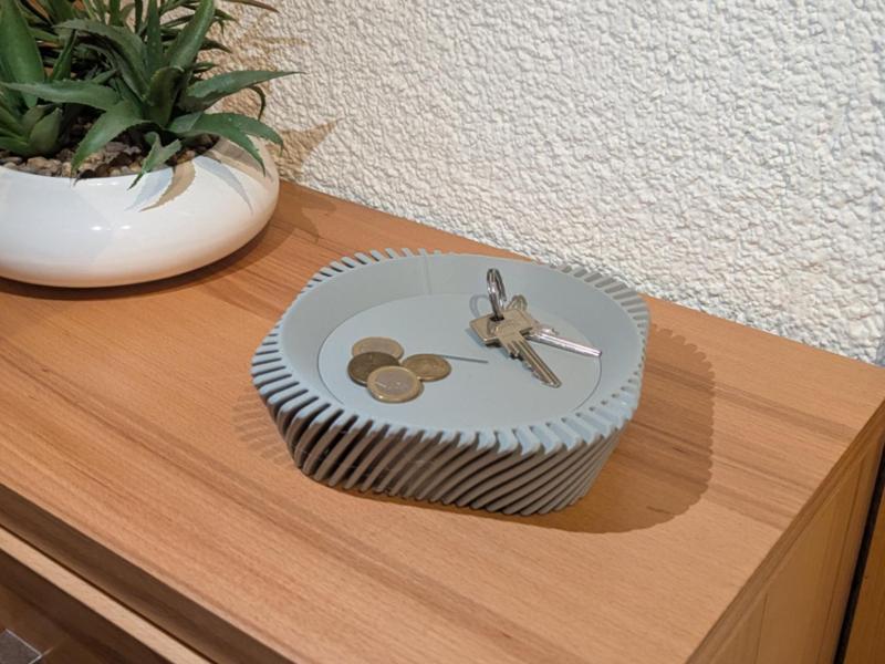 Hallway tray for keys and coins
