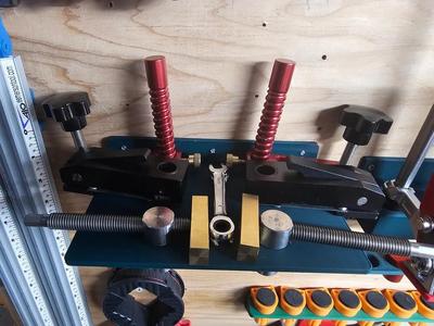NFT Clamp Holder