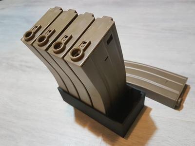 M4 / AR15 STANAG Magazine Stand