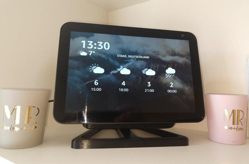 Amazon Echo Show 8 stand