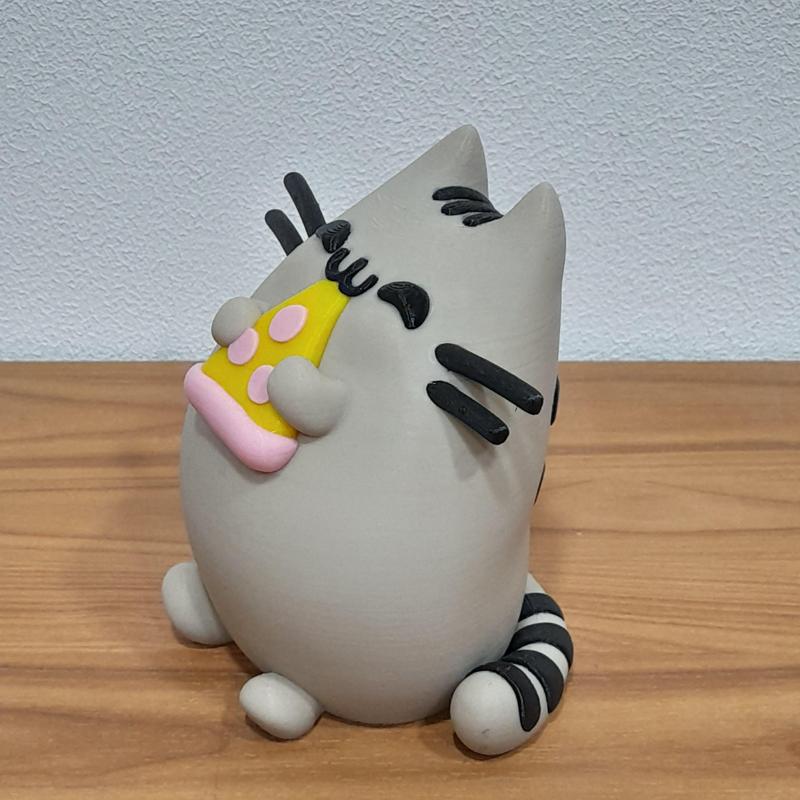 LEONARDZ3D – Pusheen Eating Pizza