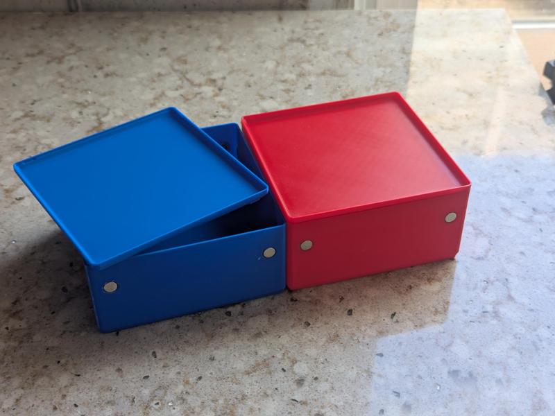 Stackable Magnetic Connecting Box with Flush Lid