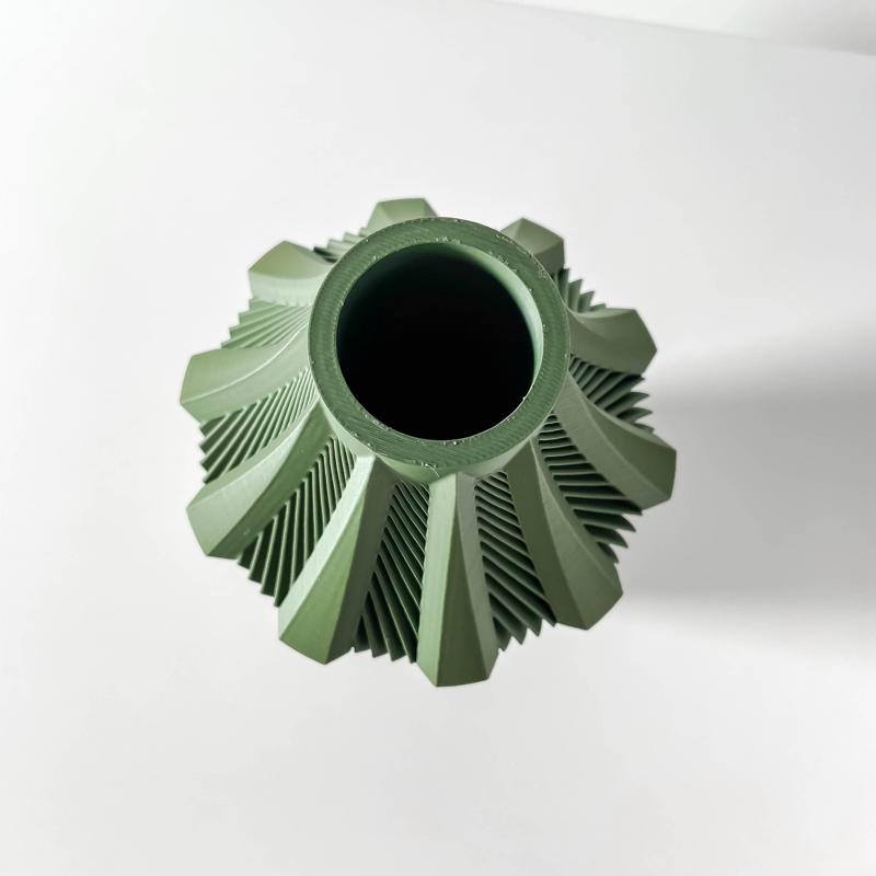 The Walo Vase by Terra de Verdant