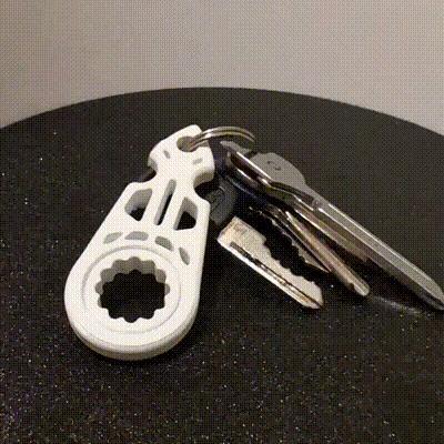 Karambit Keychain V1 - SPINNER NO BEARING TIKTOK KEYRAMBIT KEYSPINNER SOLID ROTATION