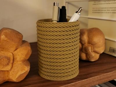 Rope-Patterned Pencil Holder