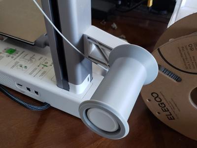 Low friction spool holder