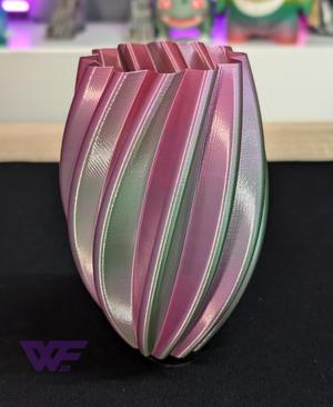 Slim Twisted Star Vase