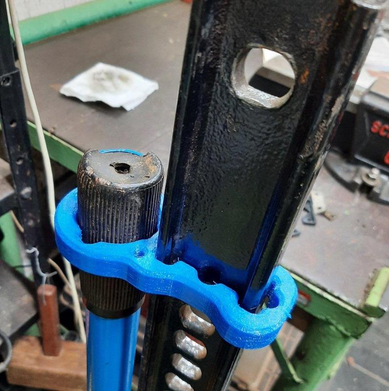 Hi lift handle isolator