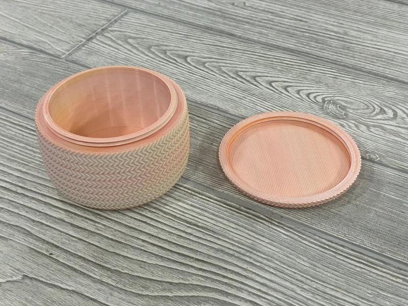 Canister with screw on lid – Squiggly zig zag pattern