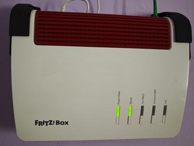 Fritz!Box 5590 – Correct Wall Mount
