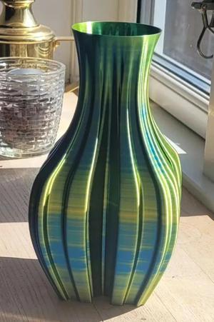 Extrude profile inspired vase