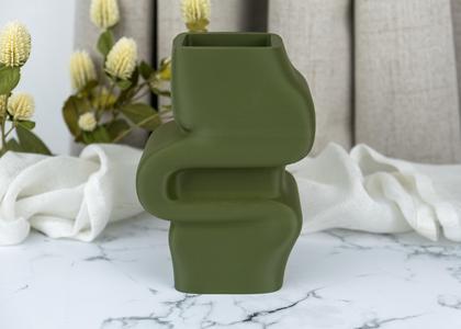 Zigzag Vase – Sculptural & Minimalist Accent for Contemporary Interiors