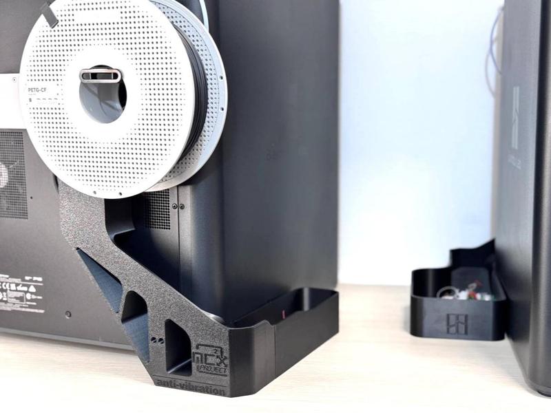 Waste chute with or without vibration dampers
