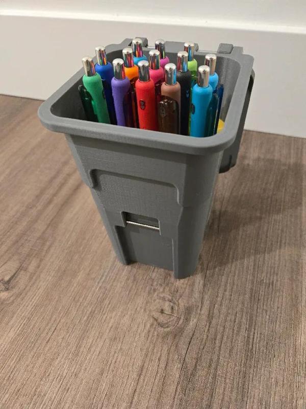 Customizable Insert FOR the LUXE Rubbish Bin