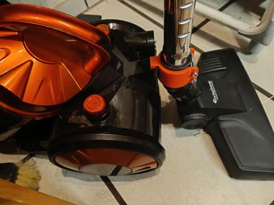 Floor nozzle holder