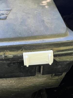 engine fuse box cover latch for Vito W639   
