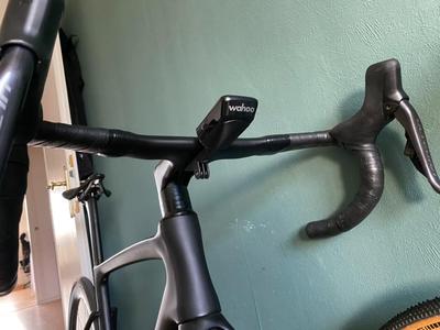 Wahoo Bolt V2 Outfront Aero + GoPro Mount