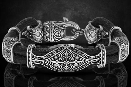 Stylish antique bracelet with patterns cross 387