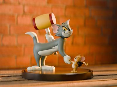 Tom and Jerry Figurine – Iconic Cartoon Duo