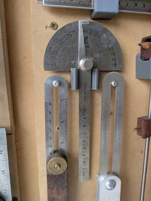 Tool Wall Holder for Shinwa No.19 Protractor – Secure Storage for Workshop Walls